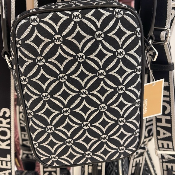 Michael Kors Jet Set Medium Signature Logo Crossbody Bag
Black /Silver Jacquard - Picture 8 of 16